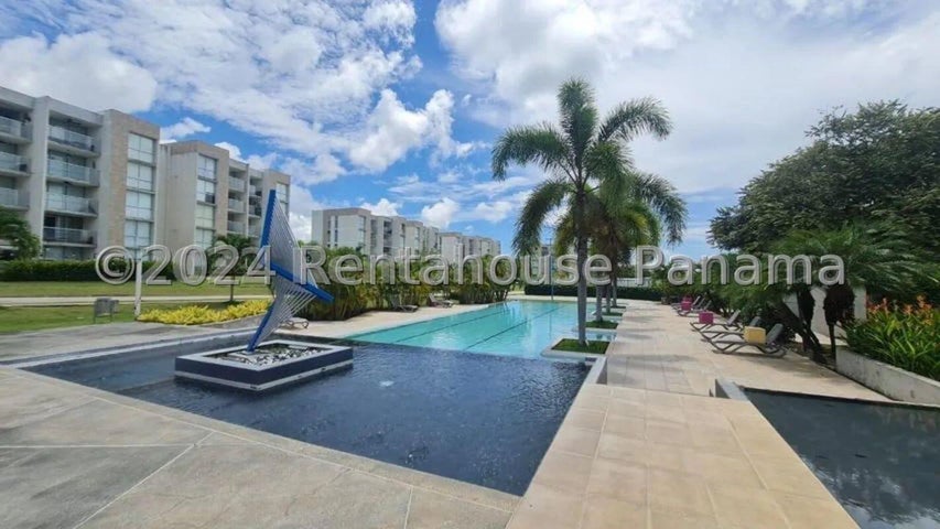 Fully Furnished 2-Bedroom Apartment Near the Beach